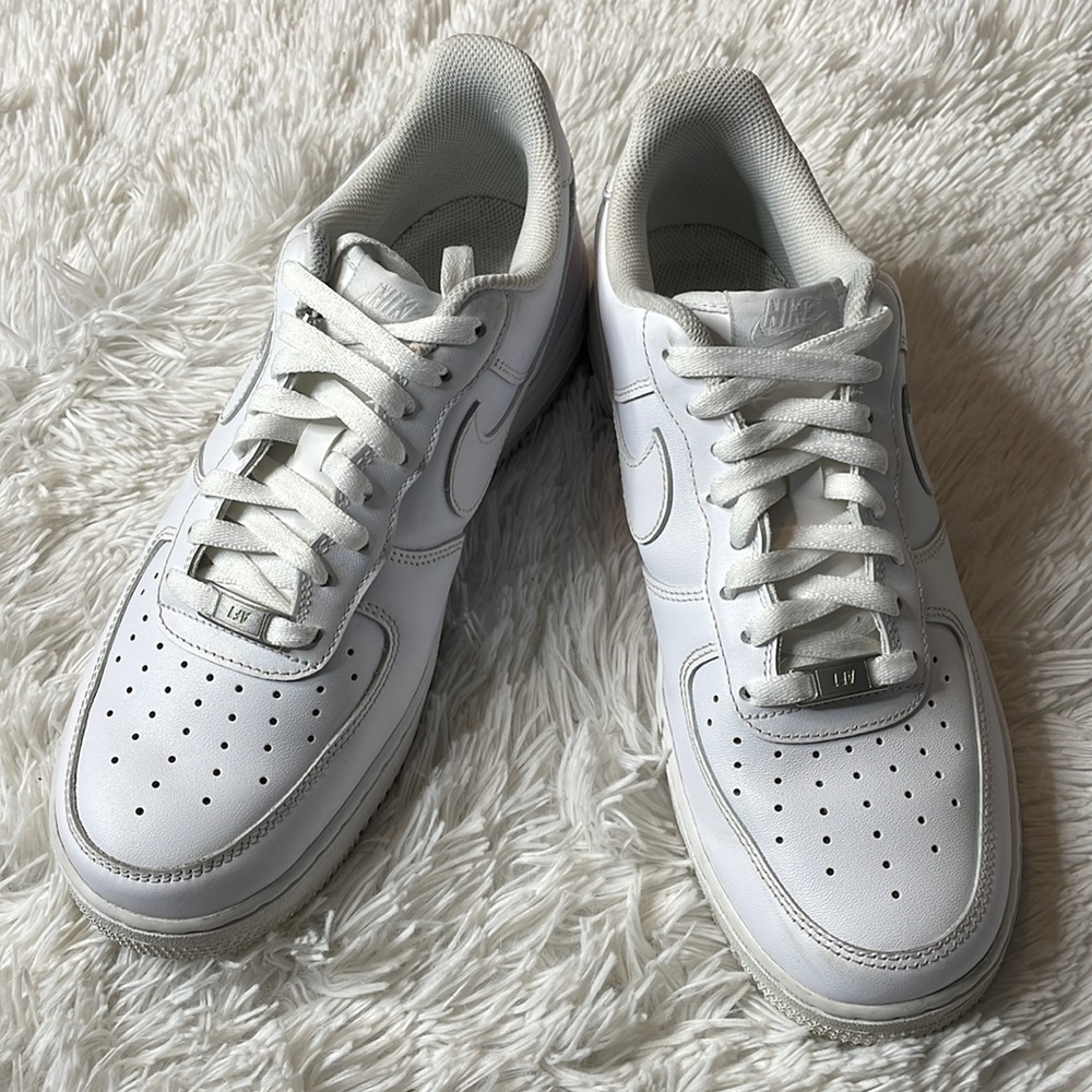 NIKE Air Force 1 White Size 10